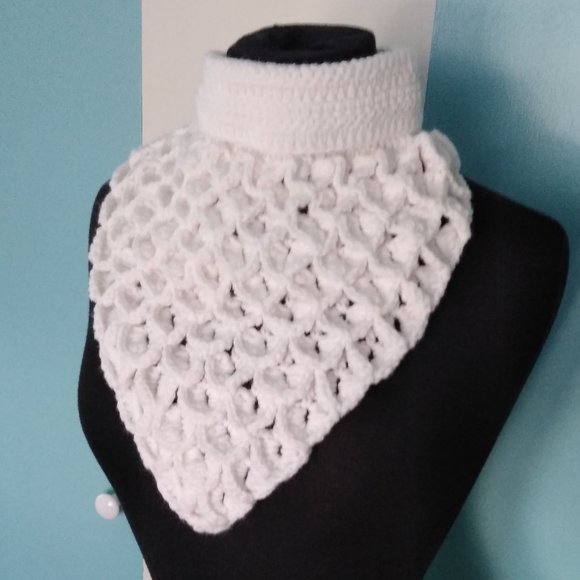 Handmade Crochet White Scarf/Neck Warmer for Women - Picture 1 of 12